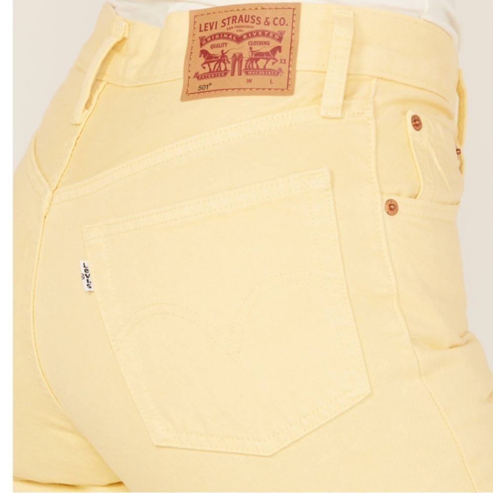 LEVI’S Cropped High Rise Straight Leg Raw Hem Yellow Jeans Size 27 NEW - Picture 3 of 10